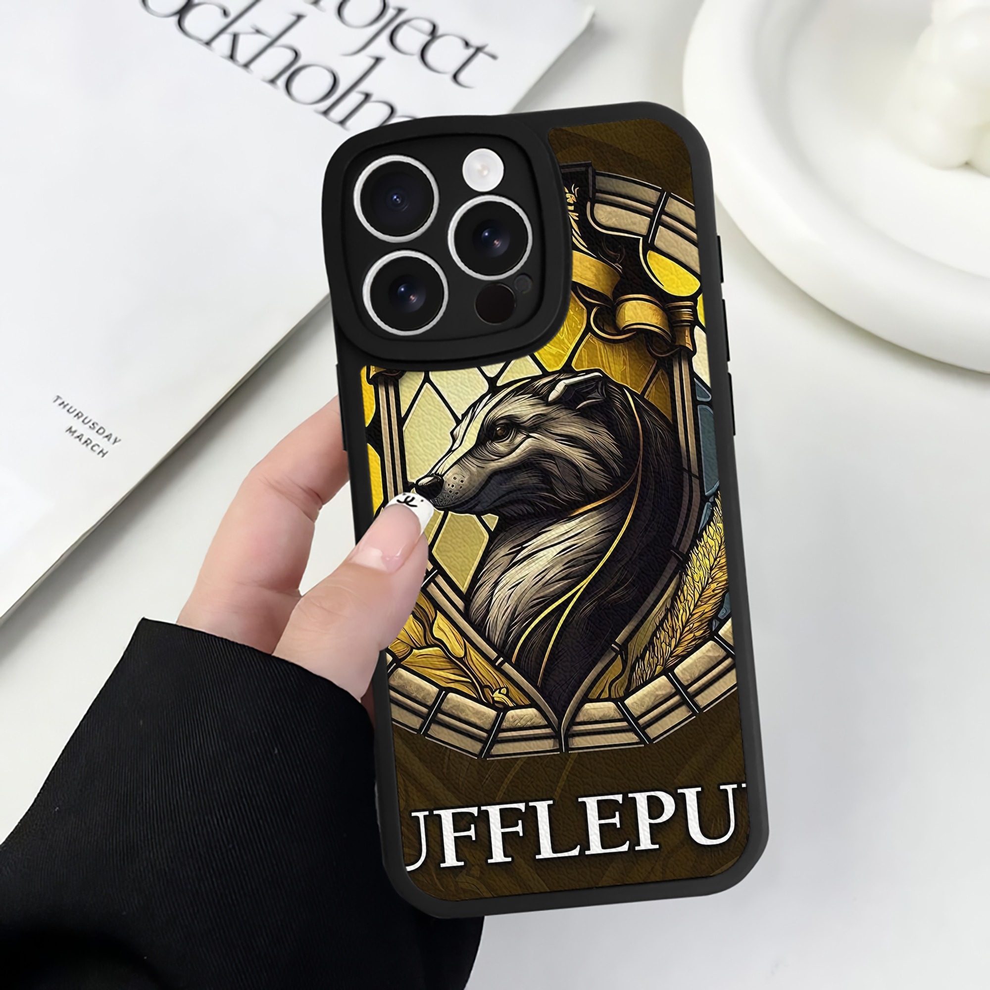 （画像用） Harry Potter ハリー・ポッターシリーズ 【iPhone 16シリーズ対応】シリコンスマホケース（レザー調） 材質：シリコン